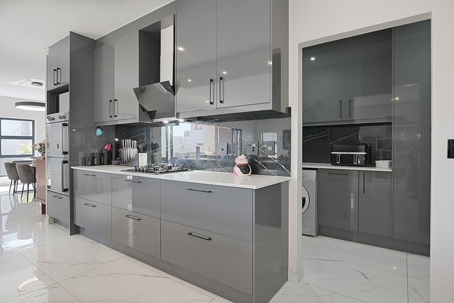 5 Bedroom Property for Sale in Sandown Western Cape